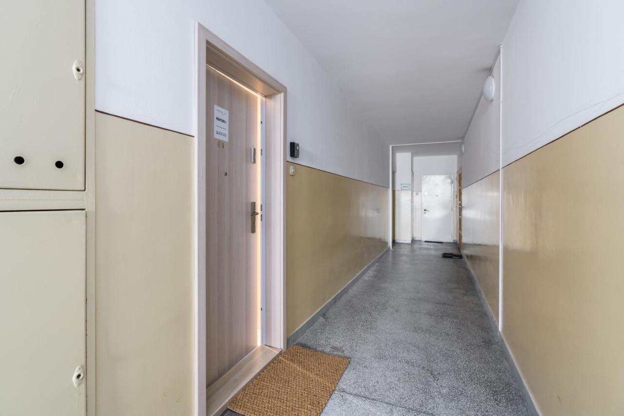 Osiedle Orla Bialego Apartament Poznanアパートメント エクステリア 写真